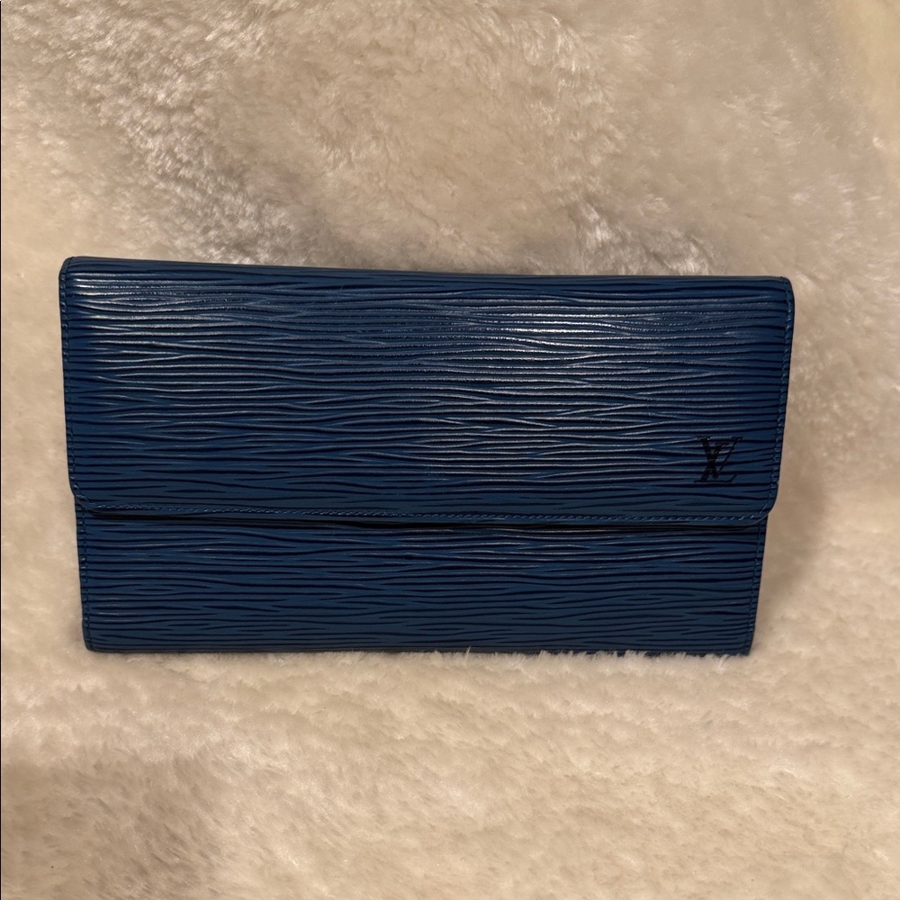 Louis Vuitton Vintage 1994 Blue Epi Textured wallet Clutch